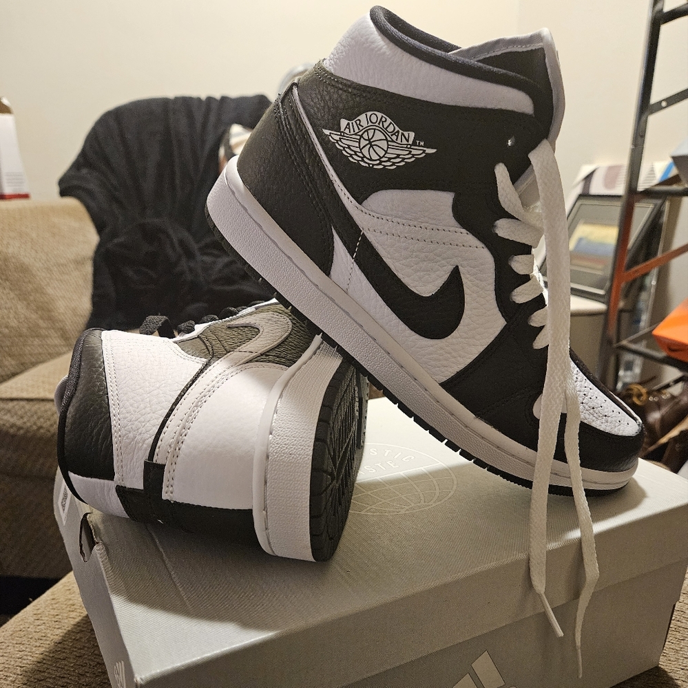 SOLD SOLD!!!  Brand new Women's 8.5 Jordan 1 High "Homage"